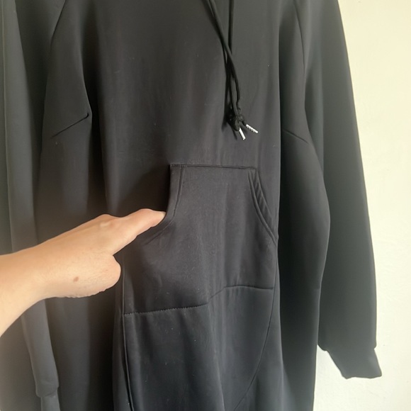 Long black maxi Hoodie Dress
Lined inside for warmth - Picture 4 of 9